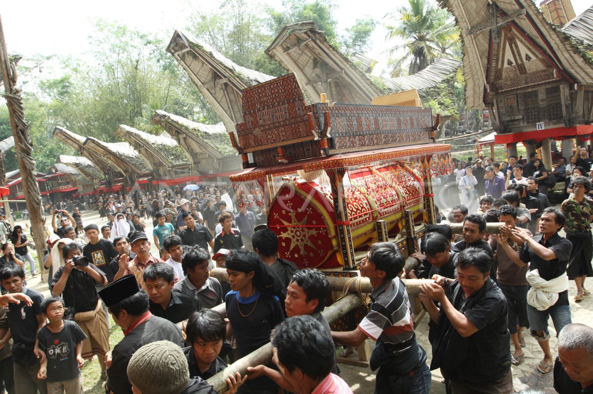 Ritual Rambu Solo’ di Tana Toraja: Perayaan Kematian yang Megah dan Sakral